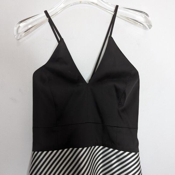 Phoebe By Kay Unger Black White Striped Mini Dress Sleeveless V-Neck Size 8 NWT - Picture 5 of 11